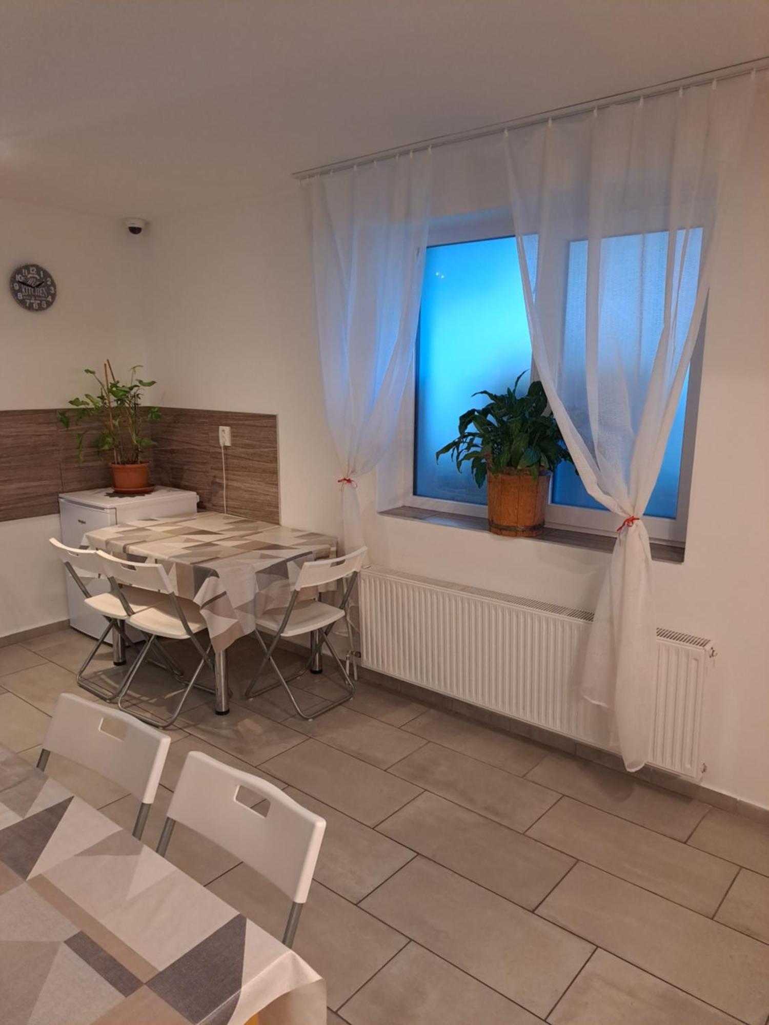 פישטני Apartmany Amalia מראה חיצוני תמונה